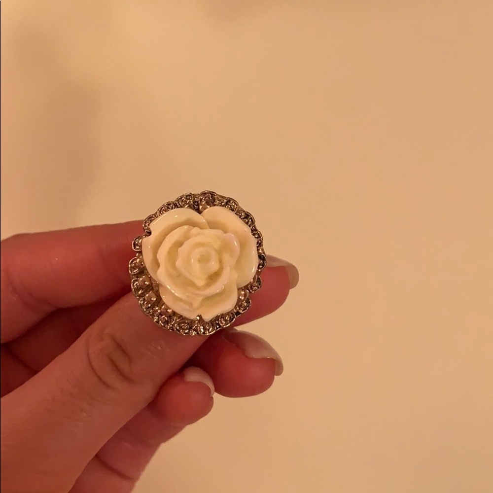 White Rose Ring - Picture 3 of 4